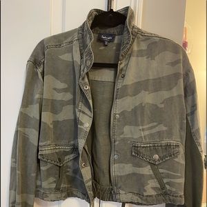 Splendid cropped Camo jacket